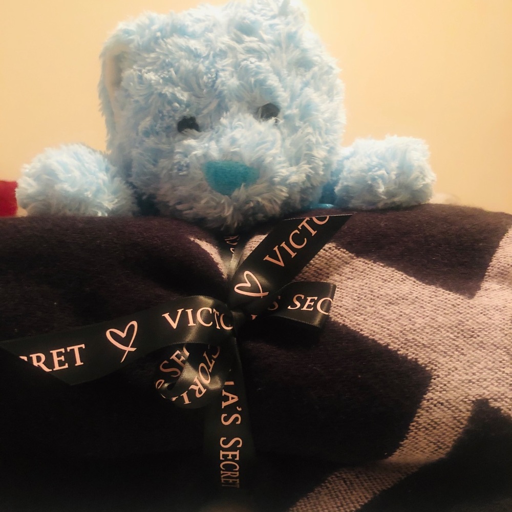 VS blanket with blue teddy bear